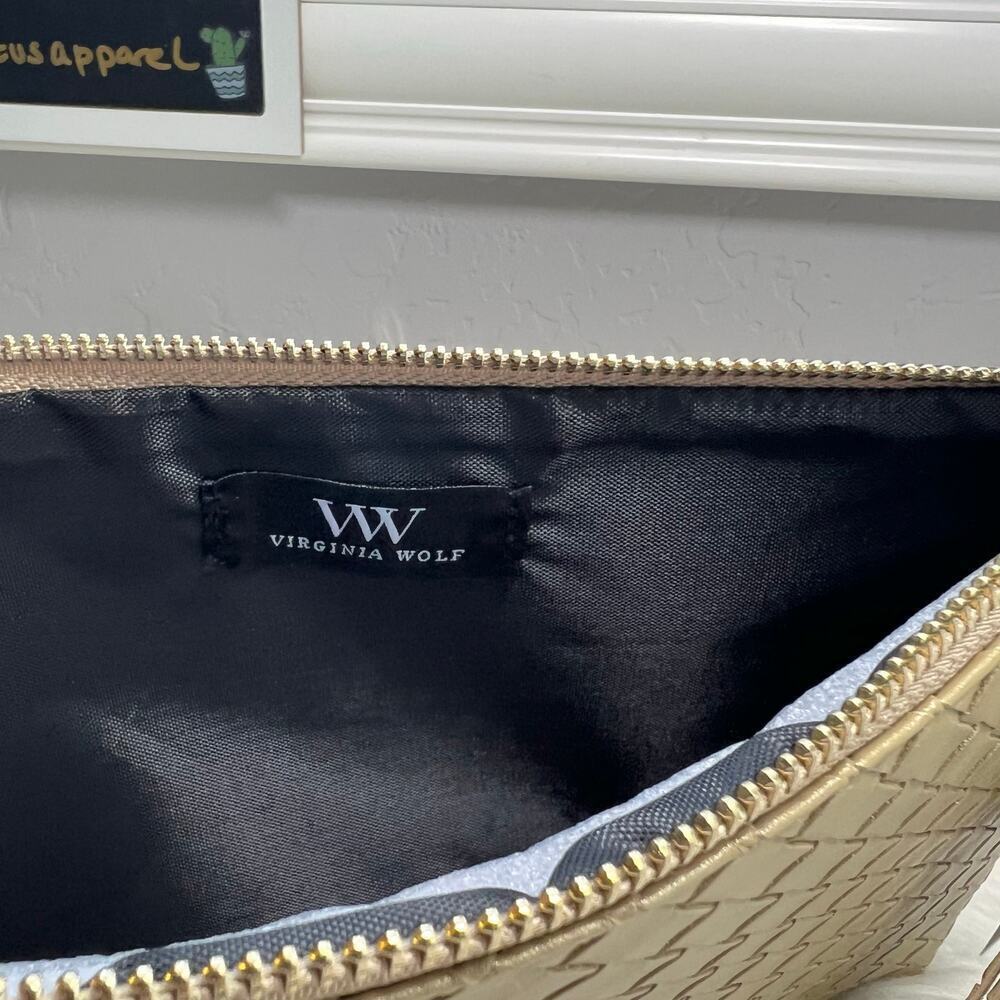 New Women’s Virginia Wolf Contemporary Woven Faux Leather Metallic Gold Clutch - Picture 3 of 5